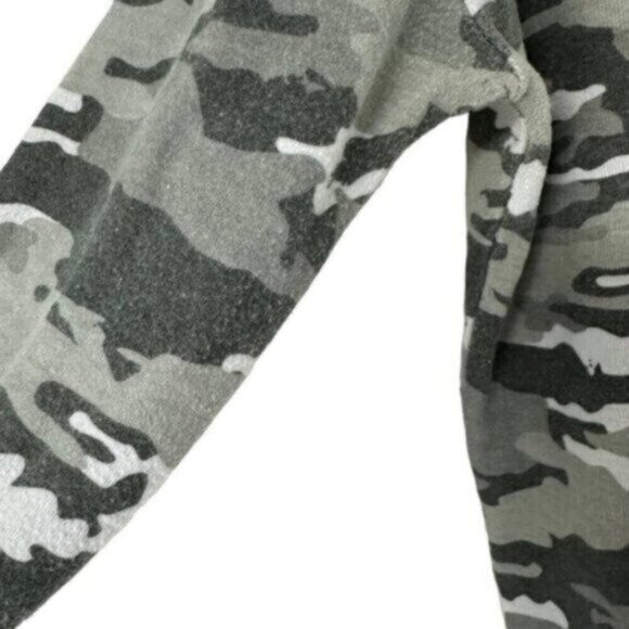 Chaser | Women's Gray Camo Print Long Sleeves Top Size Large - Picture 6 of 8